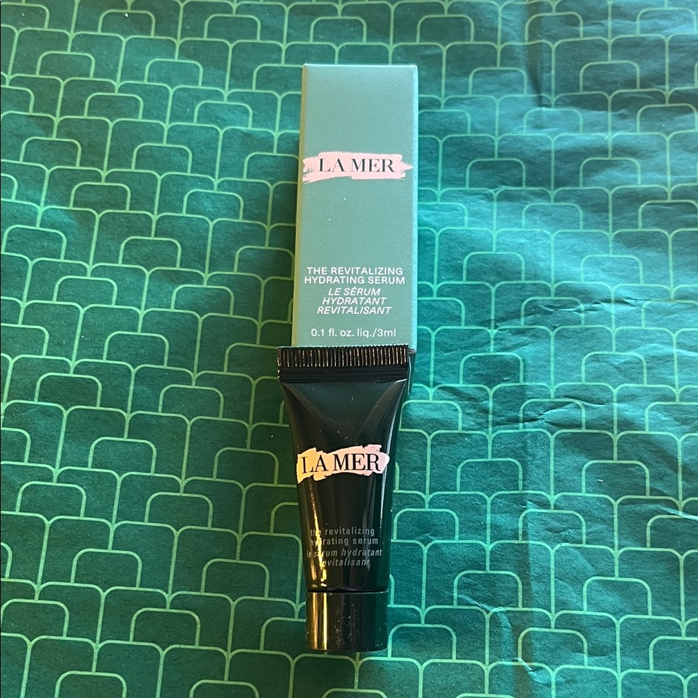 NWT La Mer Revitalizing Hydrating Serum Mini (3 ml)
